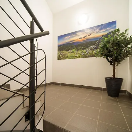 Invest Perla B6 公寓 *